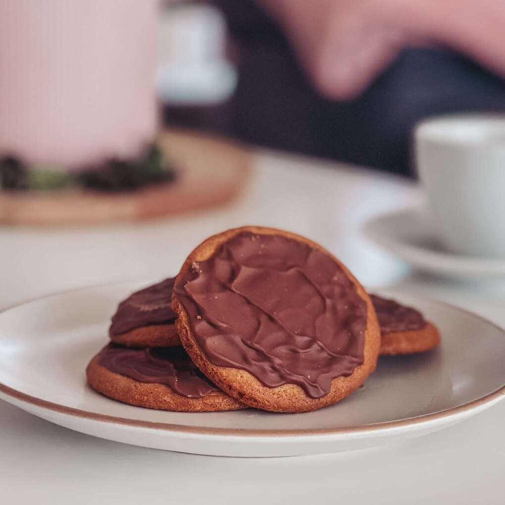 Biscuiți cu caramel și ciocolată
