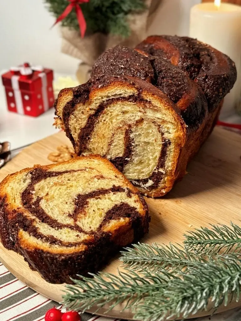 Sectiune cozonac Babka cu multa nuca